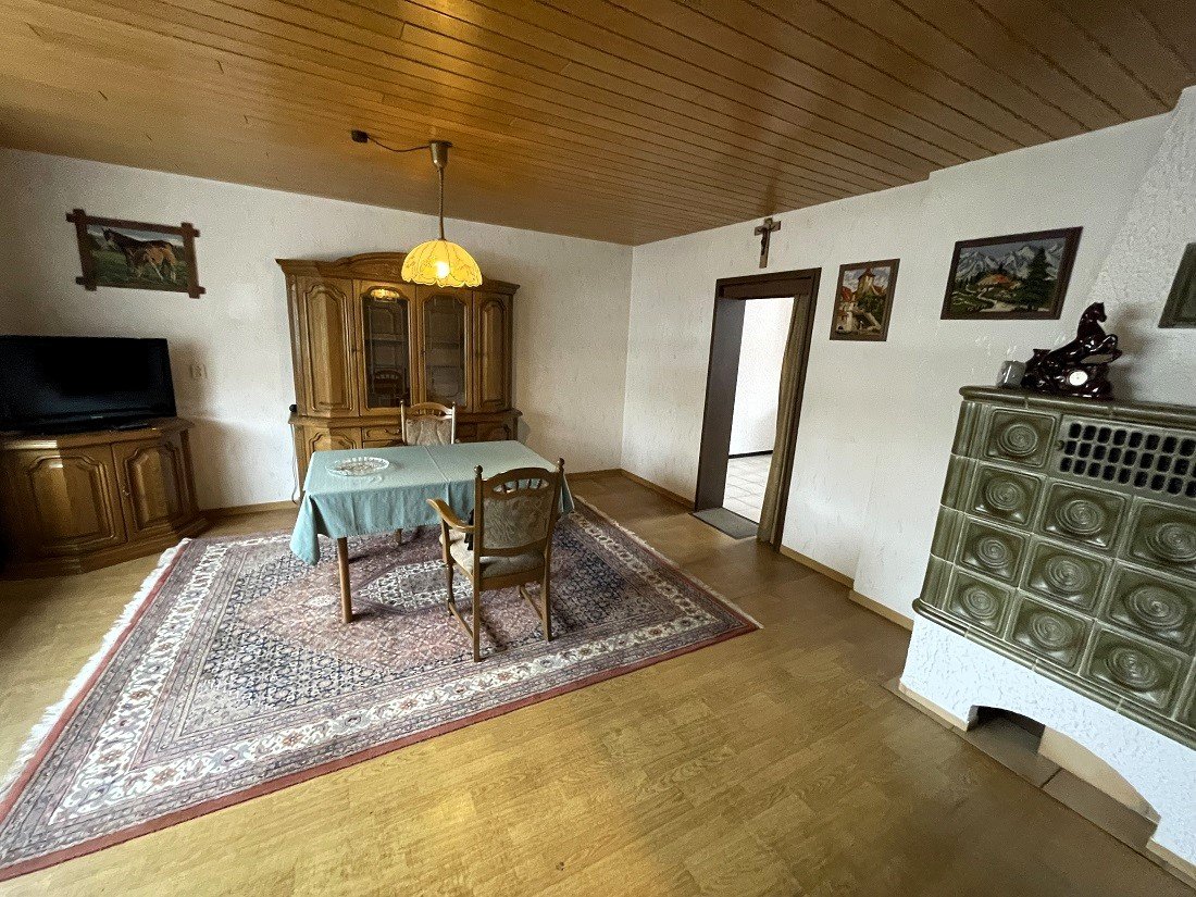 Eifel-Bauernhaus im ruhigen Ort Nähe Ulmen mit 3.134 qm Land, Scheune, Stallungen und Bauland