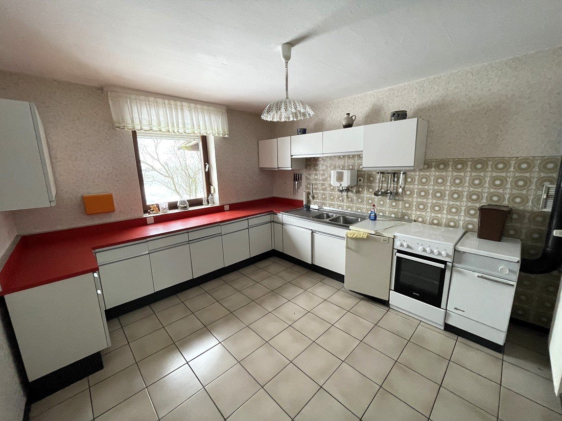 Eifel-Bauernhaus im ruhigen Ort Nähe Ulmen mit 3.134 qm Land, Scheune, Stallungen und Bauland