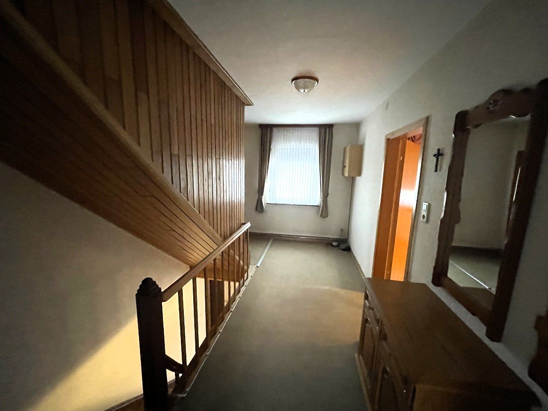 Eifel-Bauernhaus im ruhigen Ort Nähe Ulmen mit 3.134 qm Land, Scheune, Stallungen und Bauland