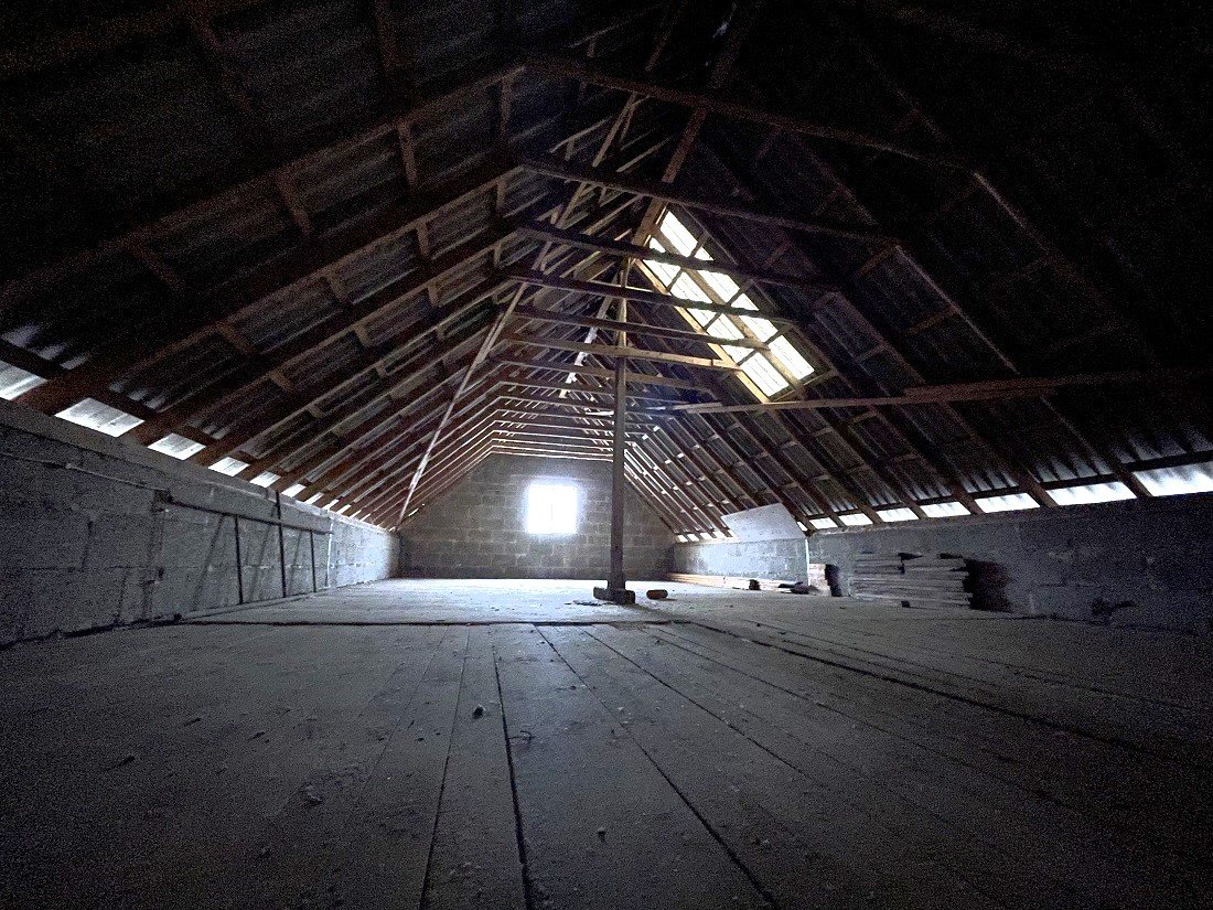 Eifel-Bauernhaus im ruhigen Ort Nähe Ulmen mit 3.134 qm Land, Scheune, Stallungen und Bauland