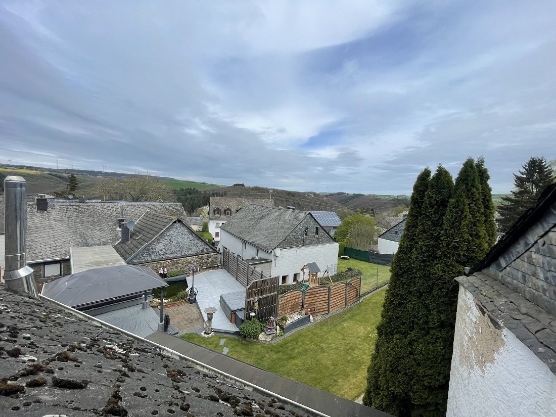 großes Einfamilien-Wohnhaus mit Garten, in der Nähe von Morbach -Hunsrück-