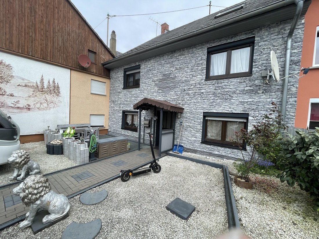 großes Einfamilien-Wohnhaus mit Garten, in der Nähe von Morbach -Hunsrück-