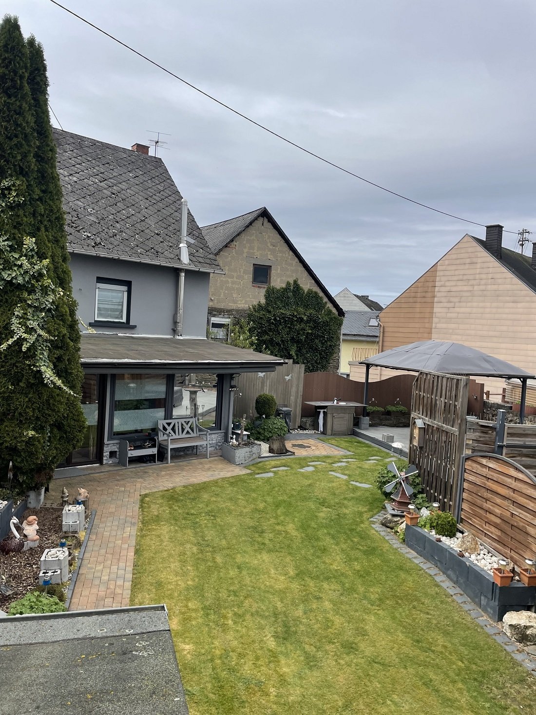 großes Einfamilien-Wohnhaus mit Garten, in der Nähe von Morbach -Hunsrück-