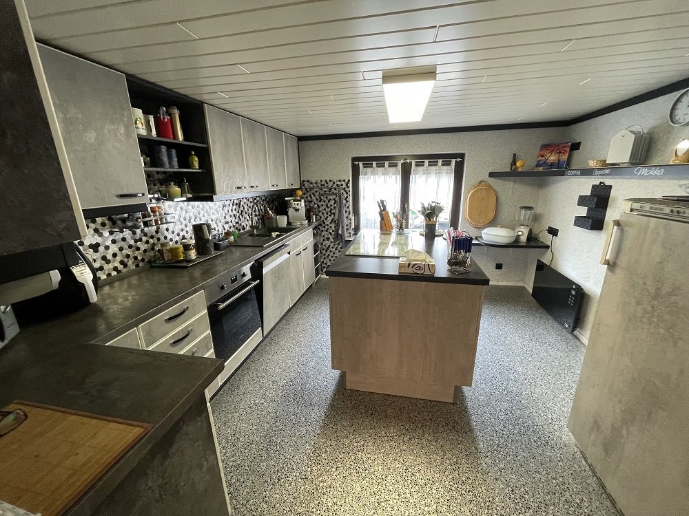 großes Einfamilien-Wohnhaus mit Garten, in der Nähe von Morbach -Hunsrück-