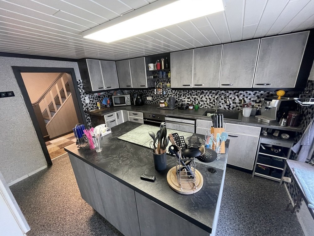 großes Einfamilien-Wohnhaus mit Garten, in der Nähe von Morbach -Hunsrück-