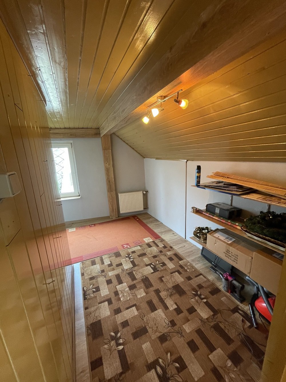 großes Einfamilien-Wohnhaus mit Garten, in der Nähe von Morbach -Hunsrück-