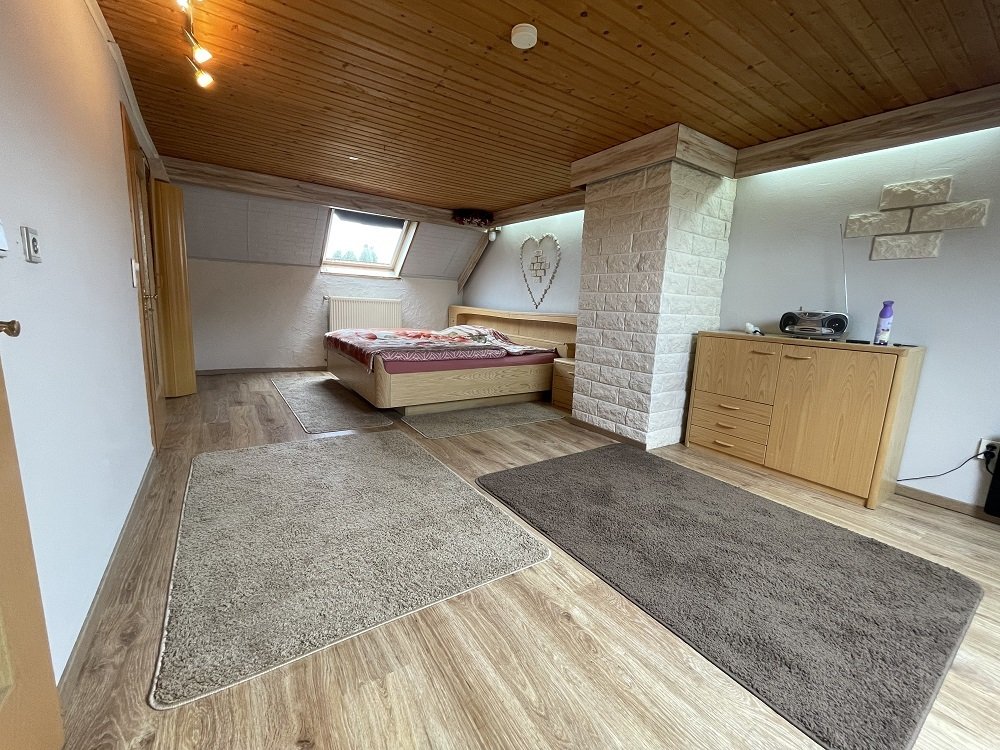 großes Einfamilien-Wohnhaus mit Garten, in der Nähe von Morbach -Hunsrück-