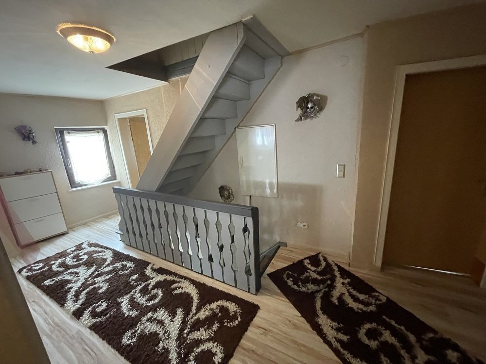 großes Einfamilien-Wohnhaus mit Garten, in der Nähe von Morbach -Hunsrück-