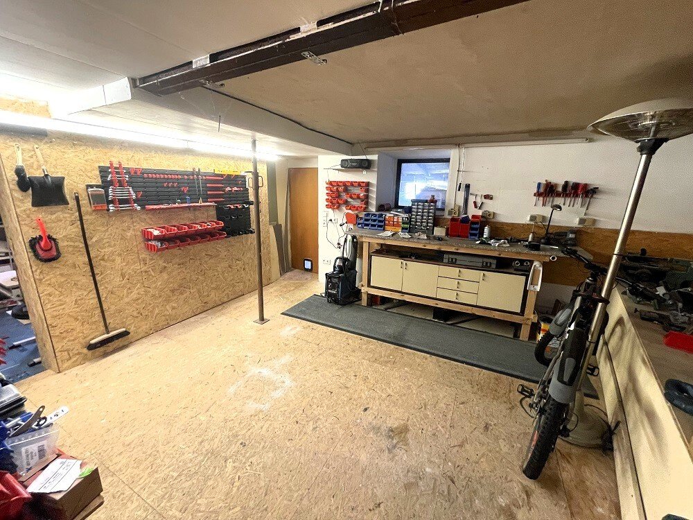 großes Einfamilien-Wohnhaus mit Garten, in der Nähe von Morbach -Hunsrück-