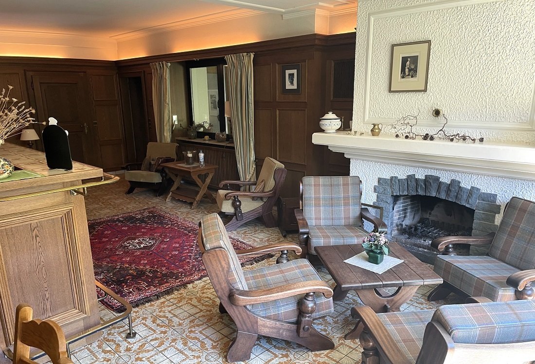 Villa in absoluter Wald-Alleinlage 5,3 ha Land, Seminarräumen, Gästezimmer, Schwimmbad, Tennisanlage
