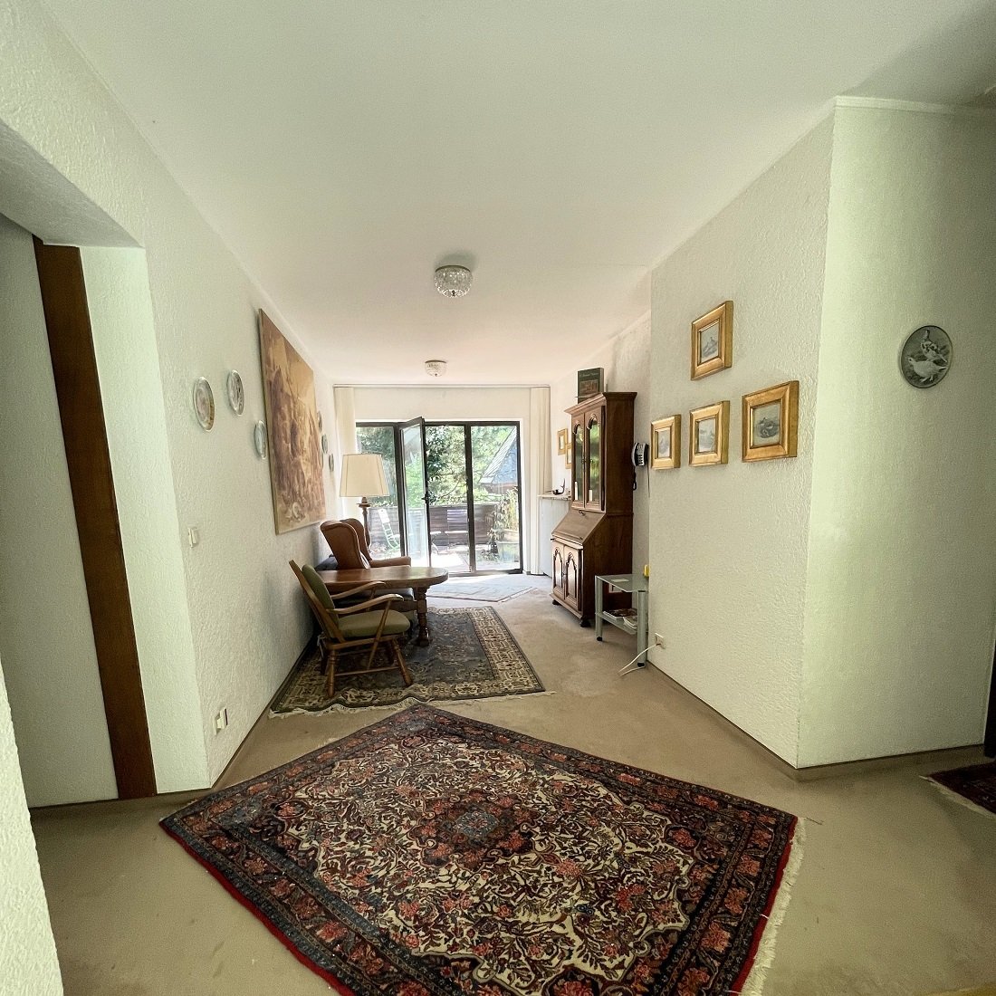 Villa in absoluter Wald-Alleinlage 5,3 ha Land, Seminarräumen, Gästezimmer, Schwimmbad, Tennisanlage