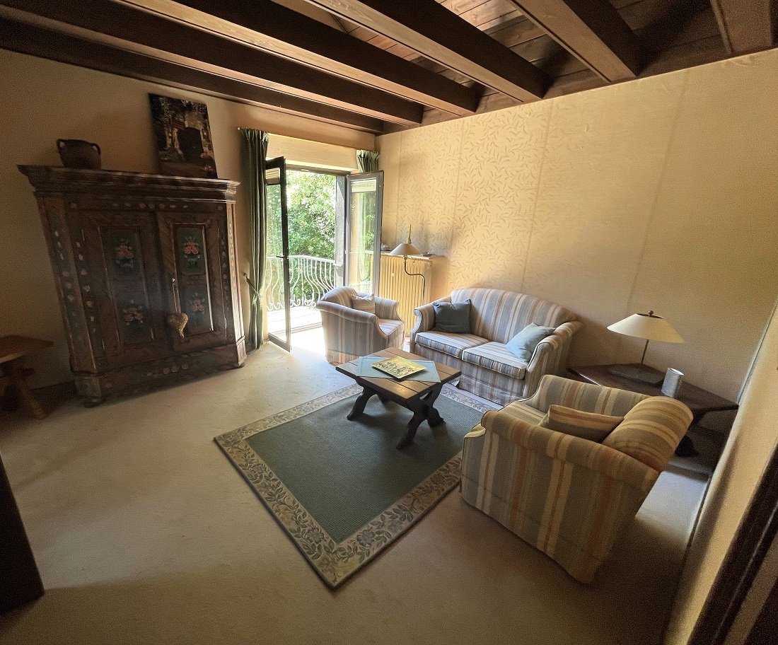 Villa in absoluter Wald-Alleinlage 5,3 ha Land, Seminarräumen, Gästezimmer, Schwimmbad, Tennisanlage
