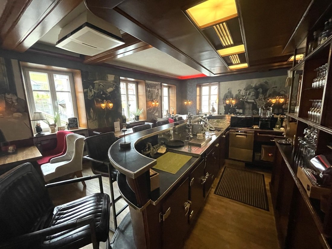 Hotel / Gästehaus an der Mittelmosel mit Vollausstattung, Betreiberwhg. Bar & hochwertig ausgestatteten Gästezimmern