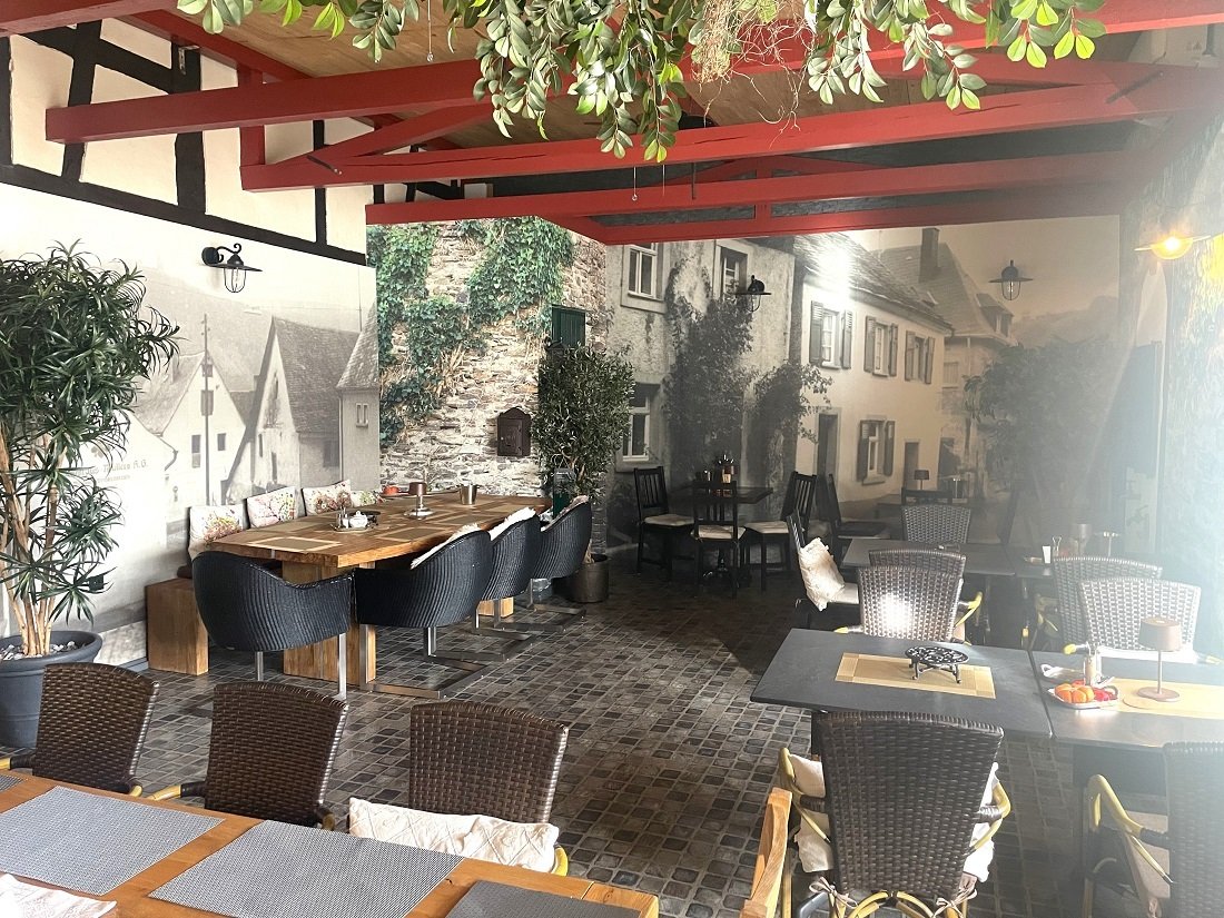 Hotel / Gästehaus an der Mittelmosel mit Vollausstattung, Betreiberwhg. Bar & hochwertig ausgestatteten Gästezimmern