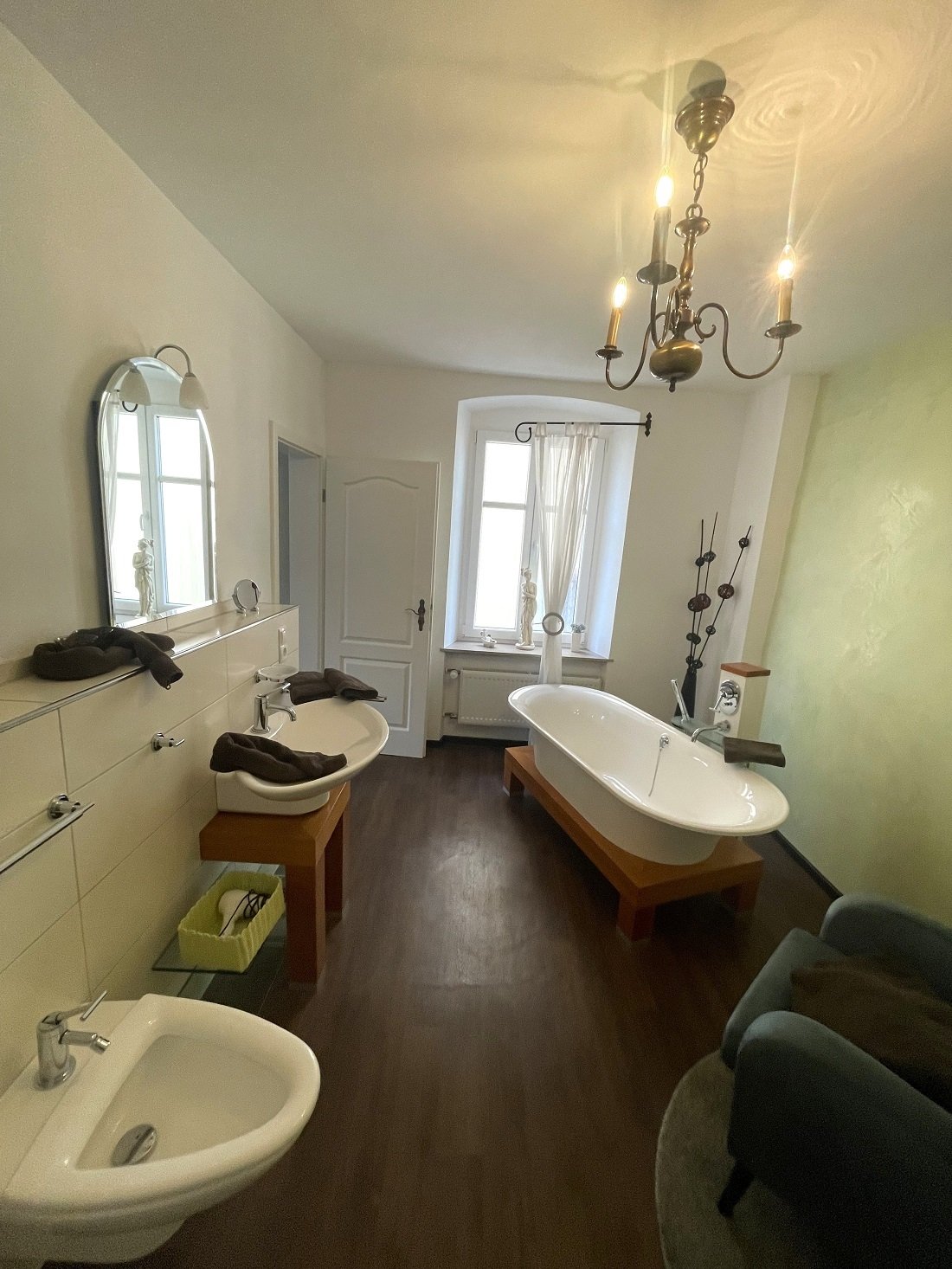 Hotel / Gästehaus an der Mittelmosel mit Vollausstattung, Betreiberwhg. Bar & hochwertig ausgestatteten Gästezimmern