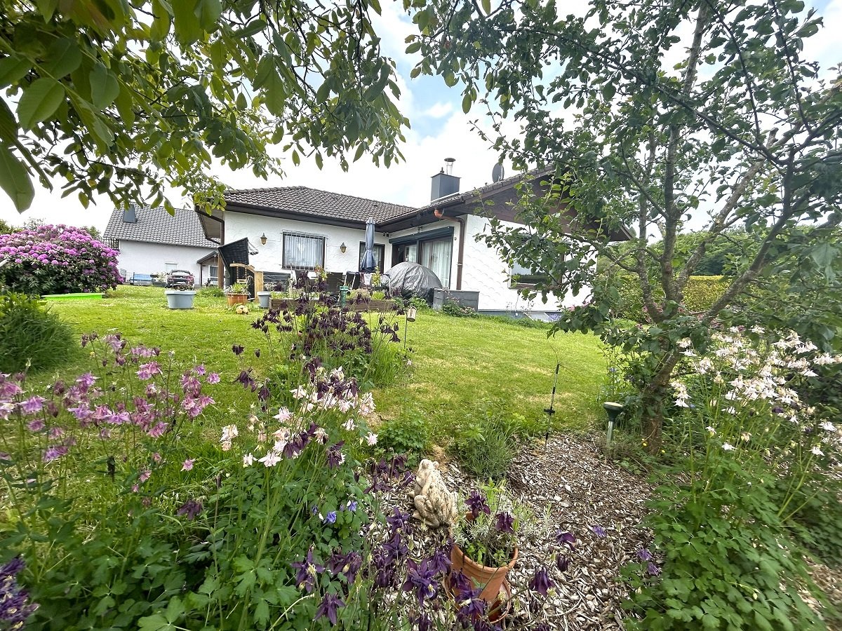 Bugalow in grüner ruhiger Ortsrandlage im Hunsrück, kleiner Ort Nähe Zell-Mosel, Nähe Blankenrath