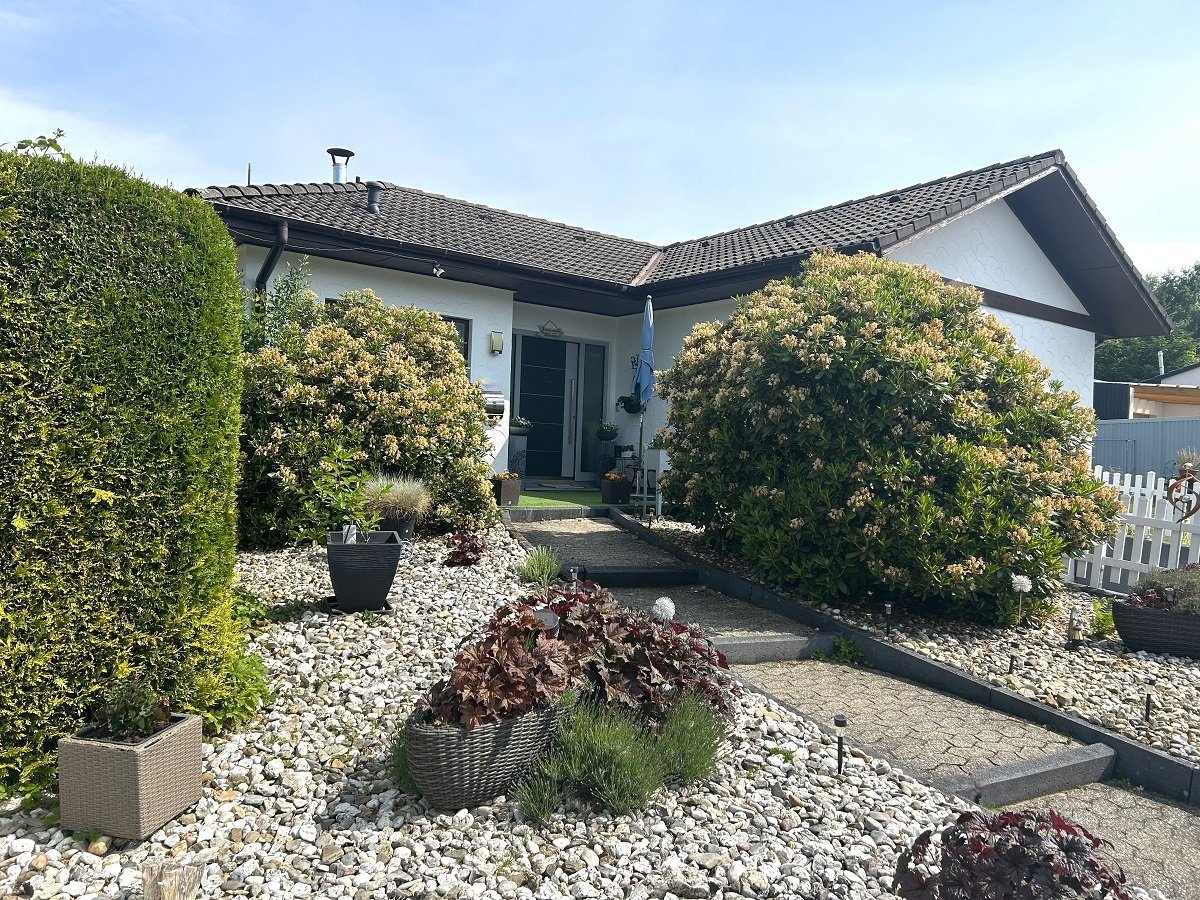 Bugalow in grüner ruhiger Ortsrandlage im Hunsrück, kleiner Ort Nähe Zell-Mosel, Nähe Blankenrath