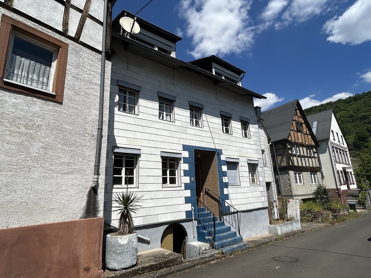 Handwerker aufgepasst: Wohnhaus mit schönem Garten an der Mosel