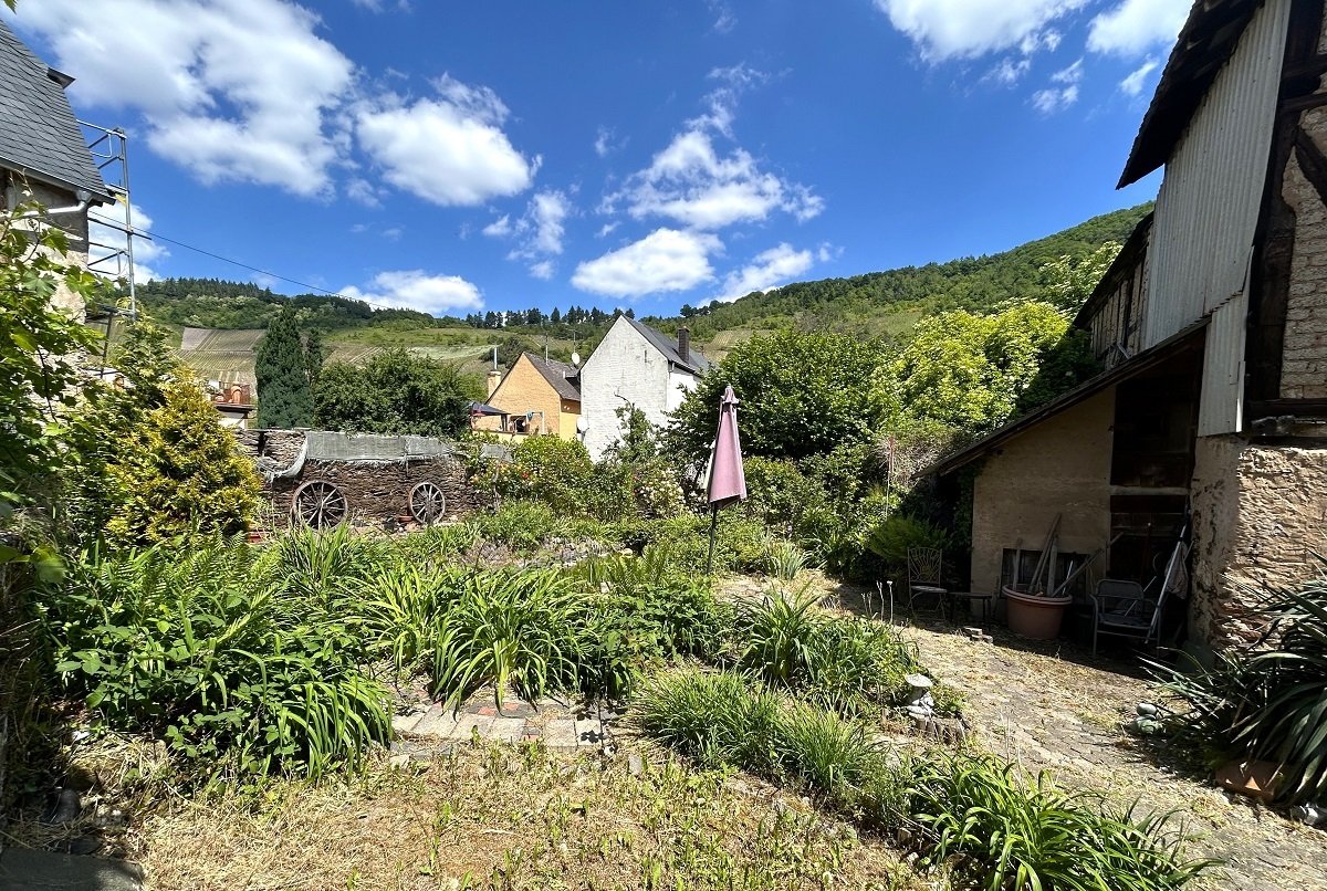 Handwerker aufgepasst: Wohnhaus mit schönem Garten an der Mosel