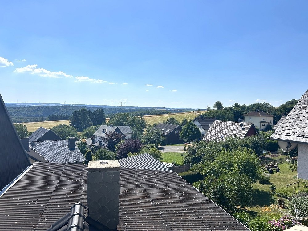 Wohnhaus / ehem. Bauernhaus mit großen Lagerräumen (für Handwerksbetrieb geeignet) mit Photovoltaik 9 kWp