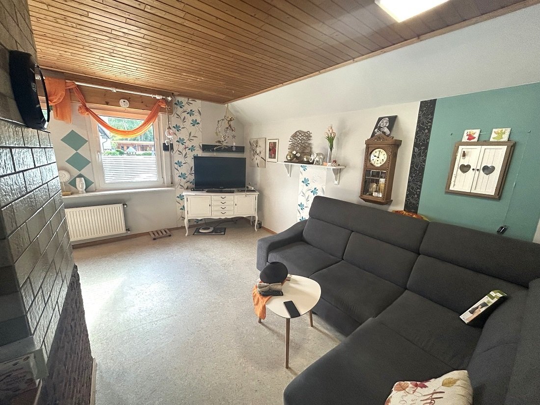 Mehrfamilien-Wohnhaus im kleinen Ort Nähe Mayen (3 km)  in der Eifel mit Garten, Garage und Scheune