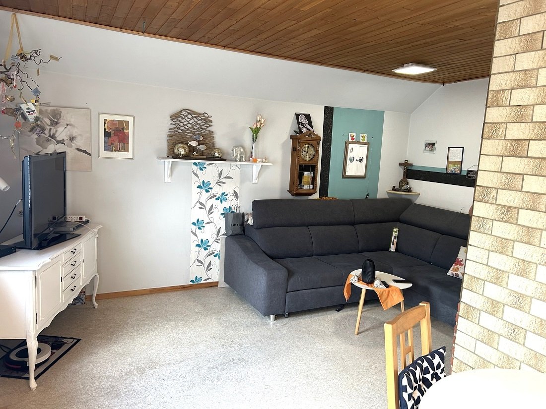 Mehrfamilien-Wohnhaus im kleinen Ort Nähe Mayen (3 km)  in der Eifel mit Garten, Garage und Scheune
