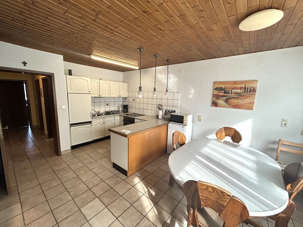 Mehrfamilien-Wohnhaus im kleinen Ort Nähe Mayen (3 km)  in der Eifel mit Garten, Garage und Scheune