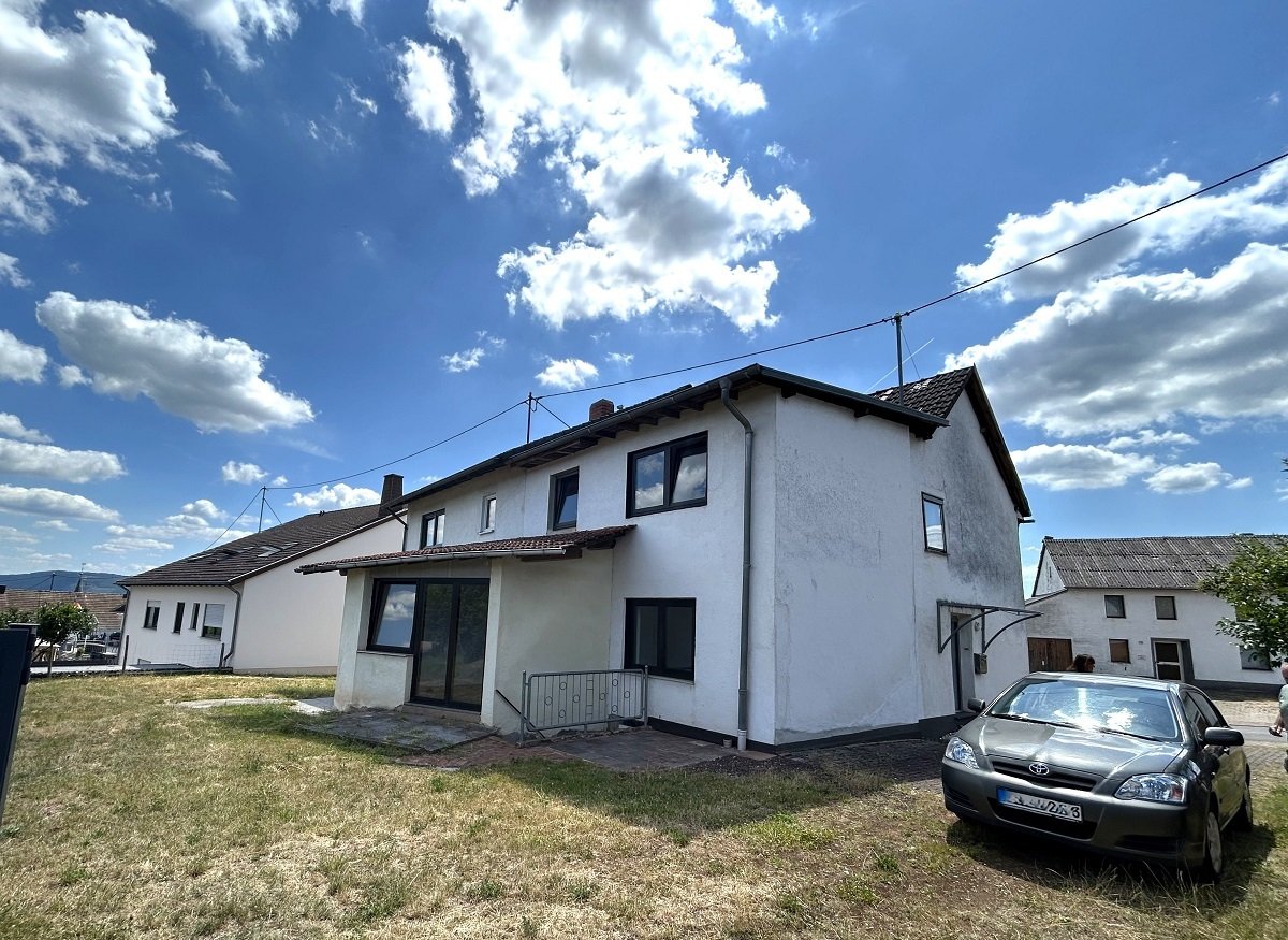 zwei Wohnhäuser und rd. 20.000 qm Land direkt am Haus (Nähe zur Stadt Wittlich 5 km)