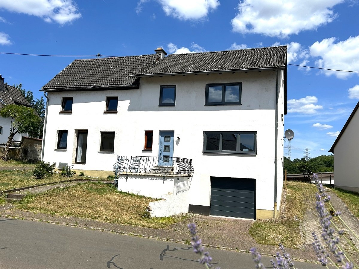 zwei Wohnhäuser und rd. 20.000 qm Land direkt am Haus (Nähe zur Stadt Wittlich 5 km)