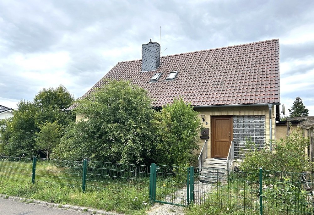 Einfamilienwohnhaus im kleinen Ort Nähe Kirchberg (2,5 km) mit großem Garten u. Garage