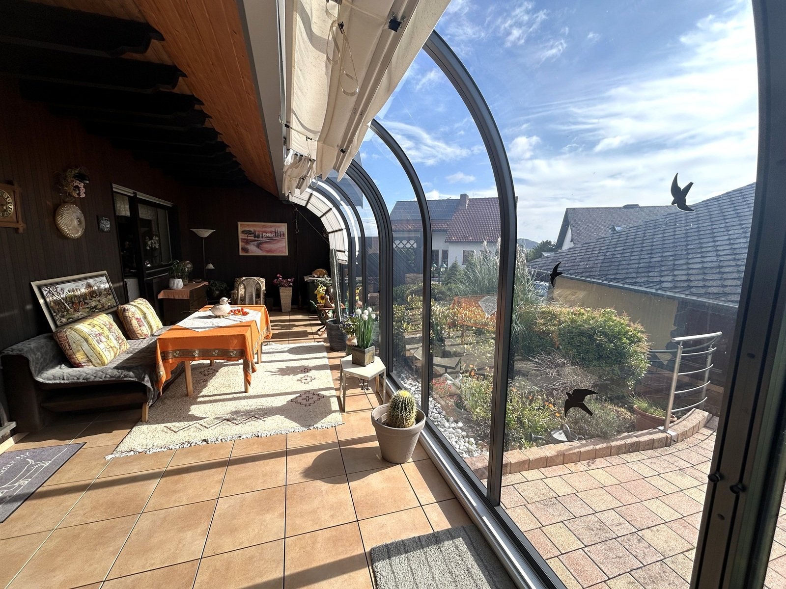 hochwertiges Wohnhaus mit bis zu 3 Wohnungen (oder Büro / Praxis) im ruhigen Ort Nähe Mayen -Eifel-