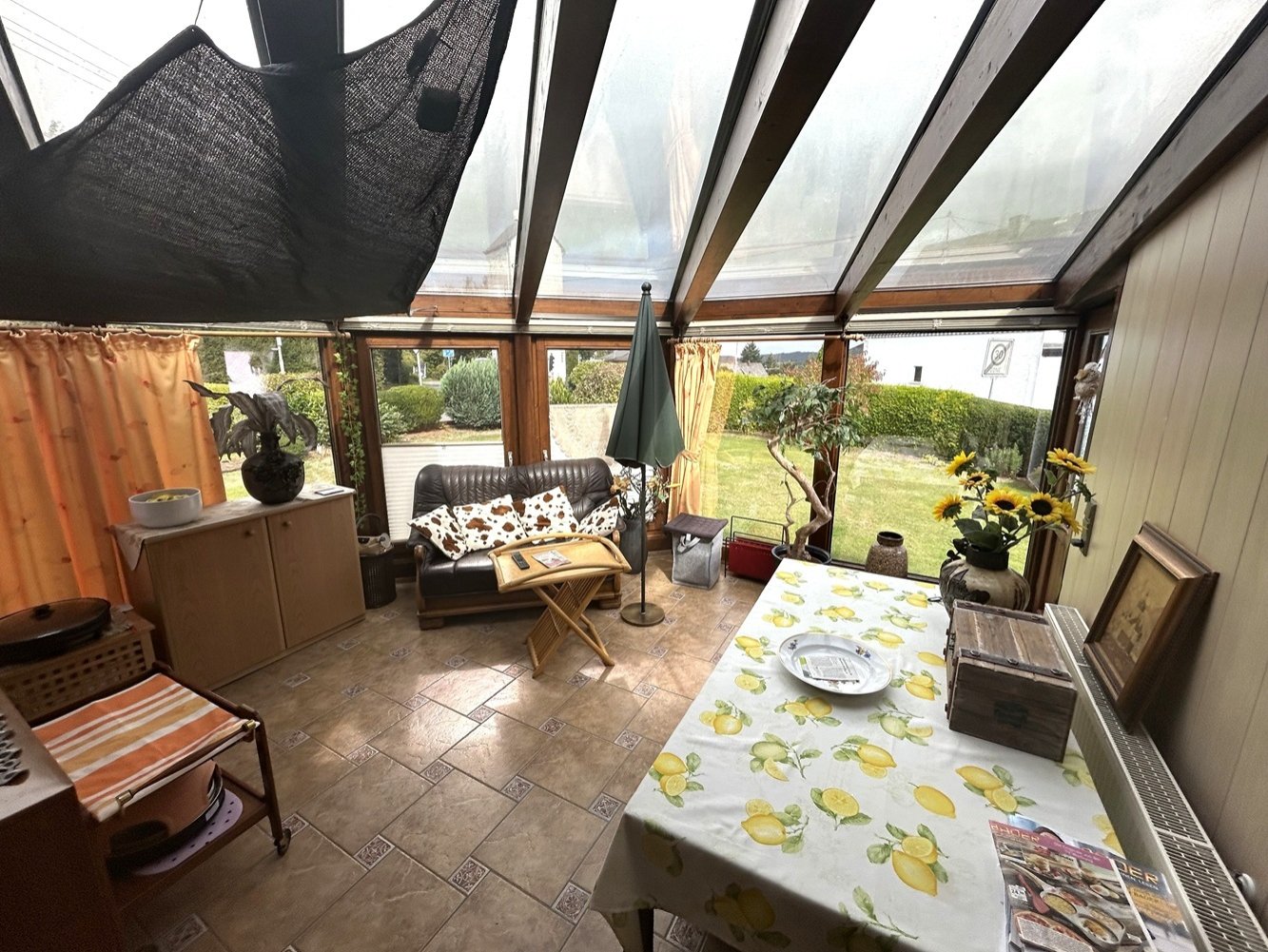 hochwertiges Wohnhaus mit bis zu 3 Wohnungen (oder Büro / Praxis) im ruhigen Ort Nähe Mayen -Eifel-