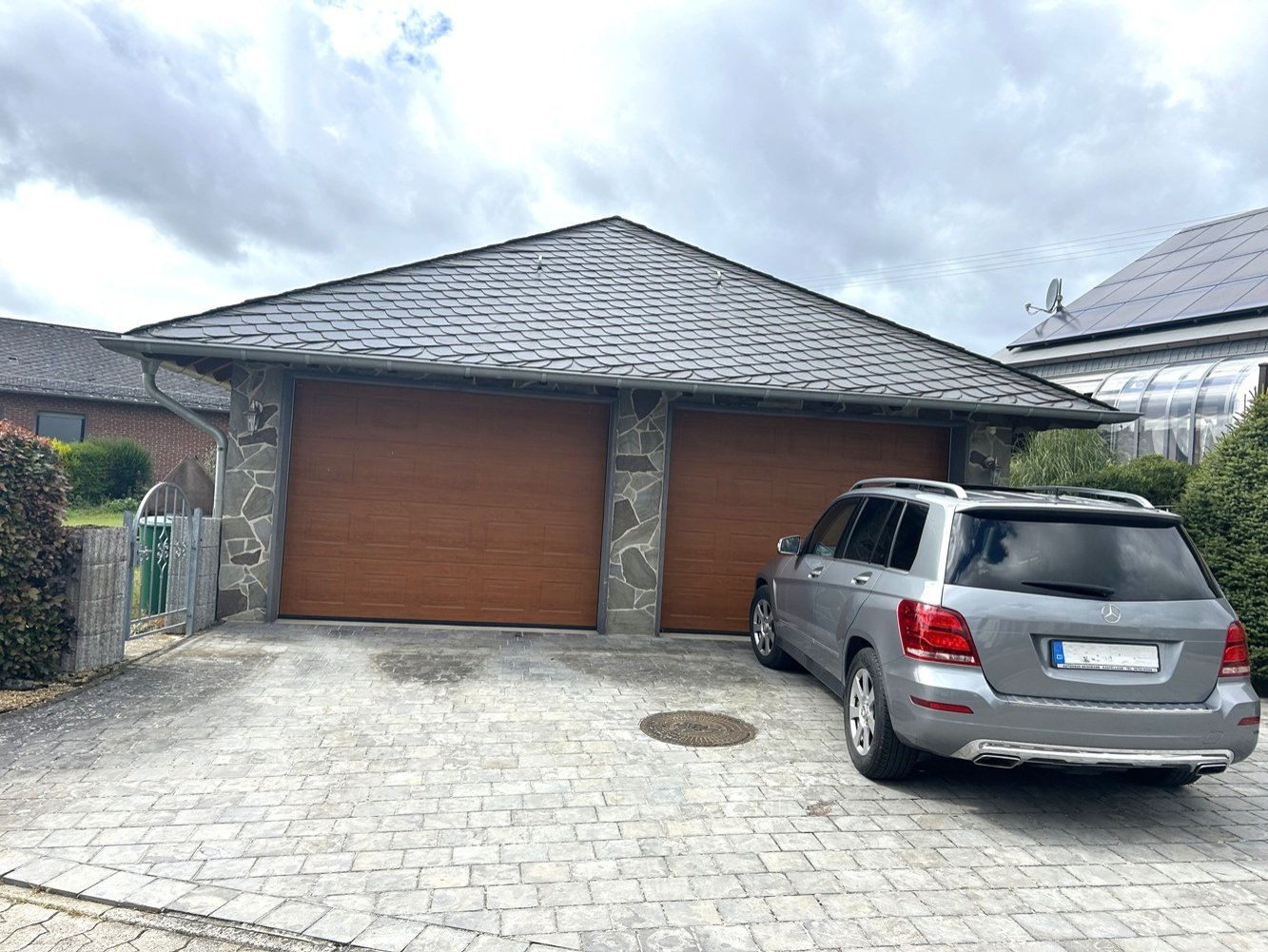 hochwertiges Wohnhaus mit bis zu 3 Wohnungen (oder Büro / Praxis) im ruhigen Ort Nähe Mayen -Eifel-