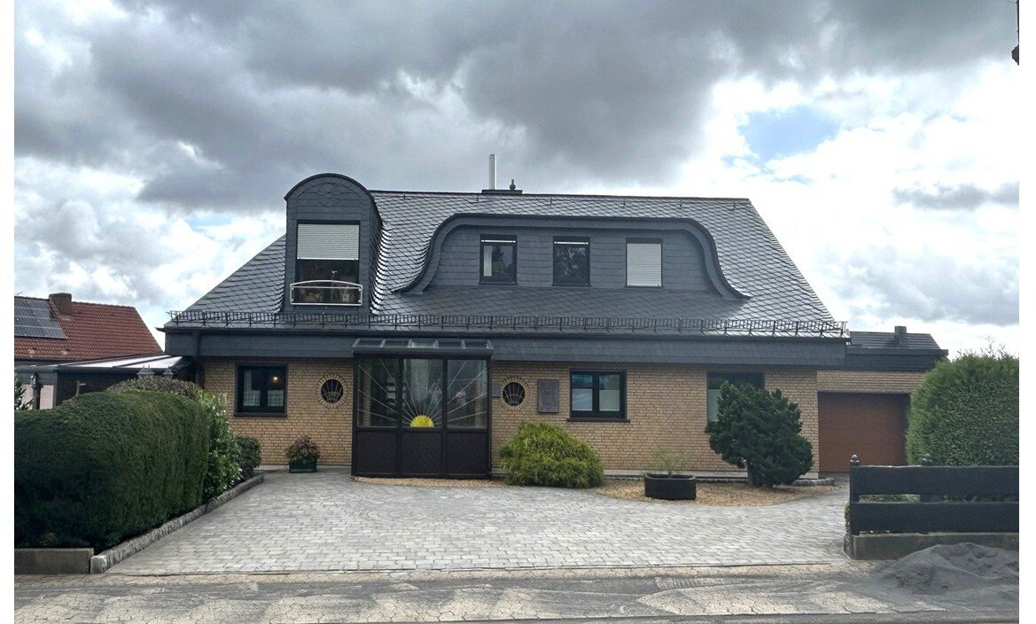 hochwertiges Wohnhaus mit bis zu 3 Wohnungen (oder Büro / Praxis) im ruhigen Ort Nähe Mayen -Eifel-