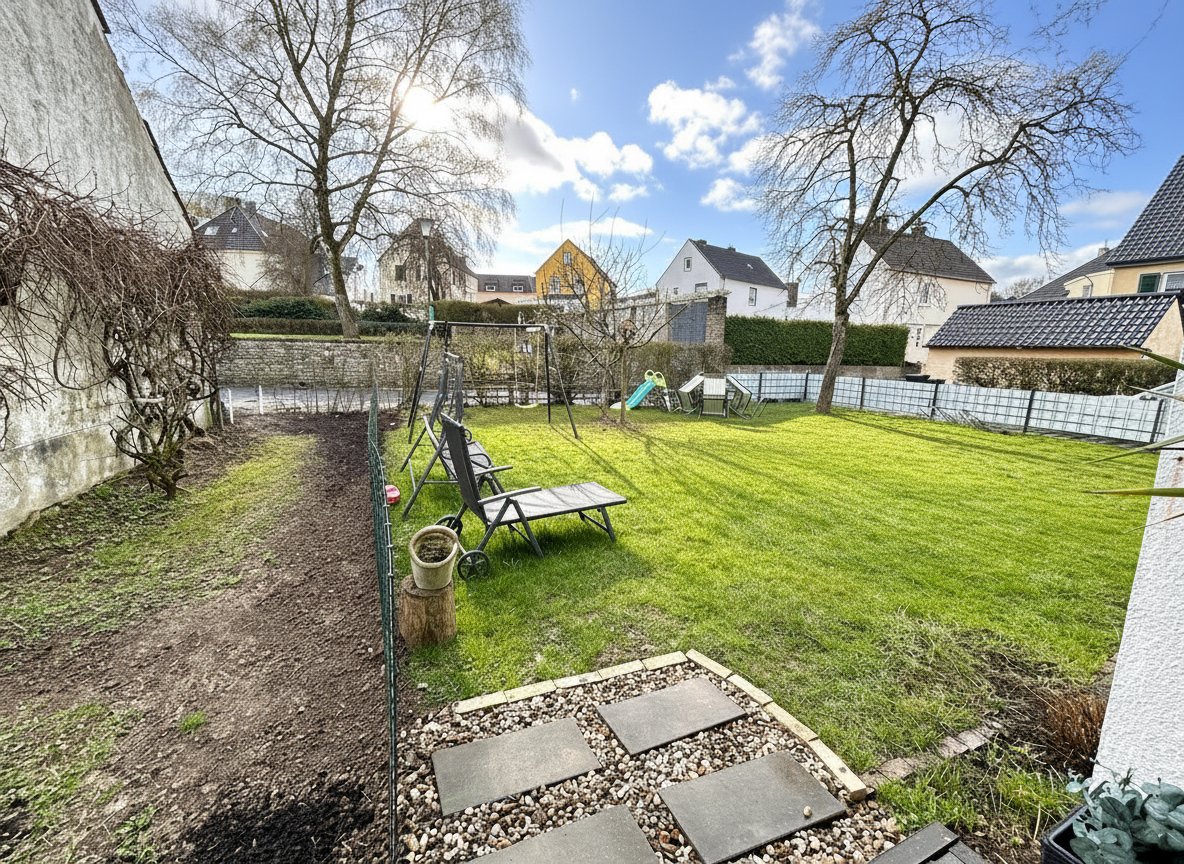 Zweifamilien-Wohnhaus in der Clara-Simon-Gartensiedlung / zentrale und ruhige Lage