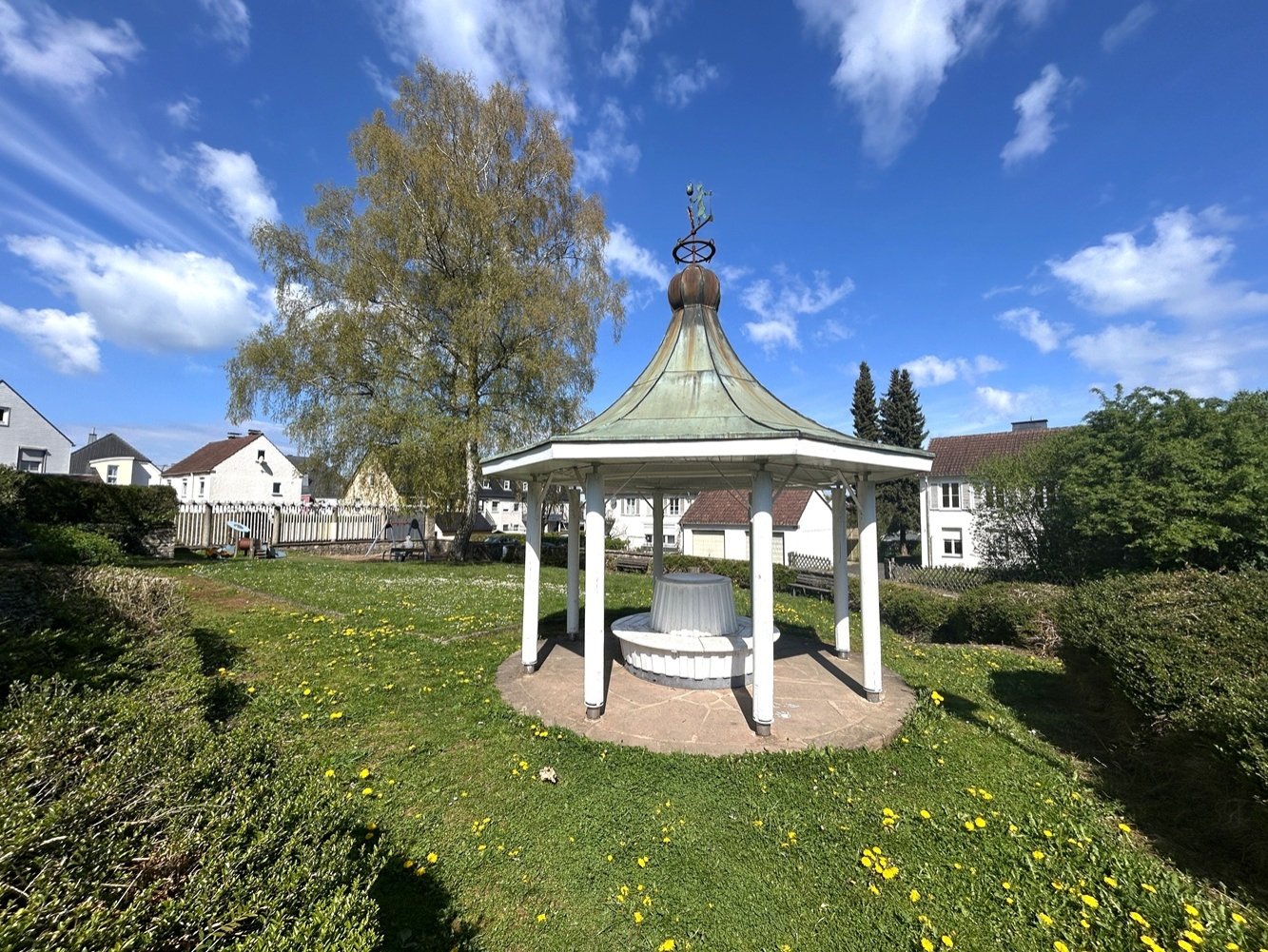Zweifamilien-Wohnhaus in der Clara-Simon-Gartensiedlung / zentrale und ruhige Lage