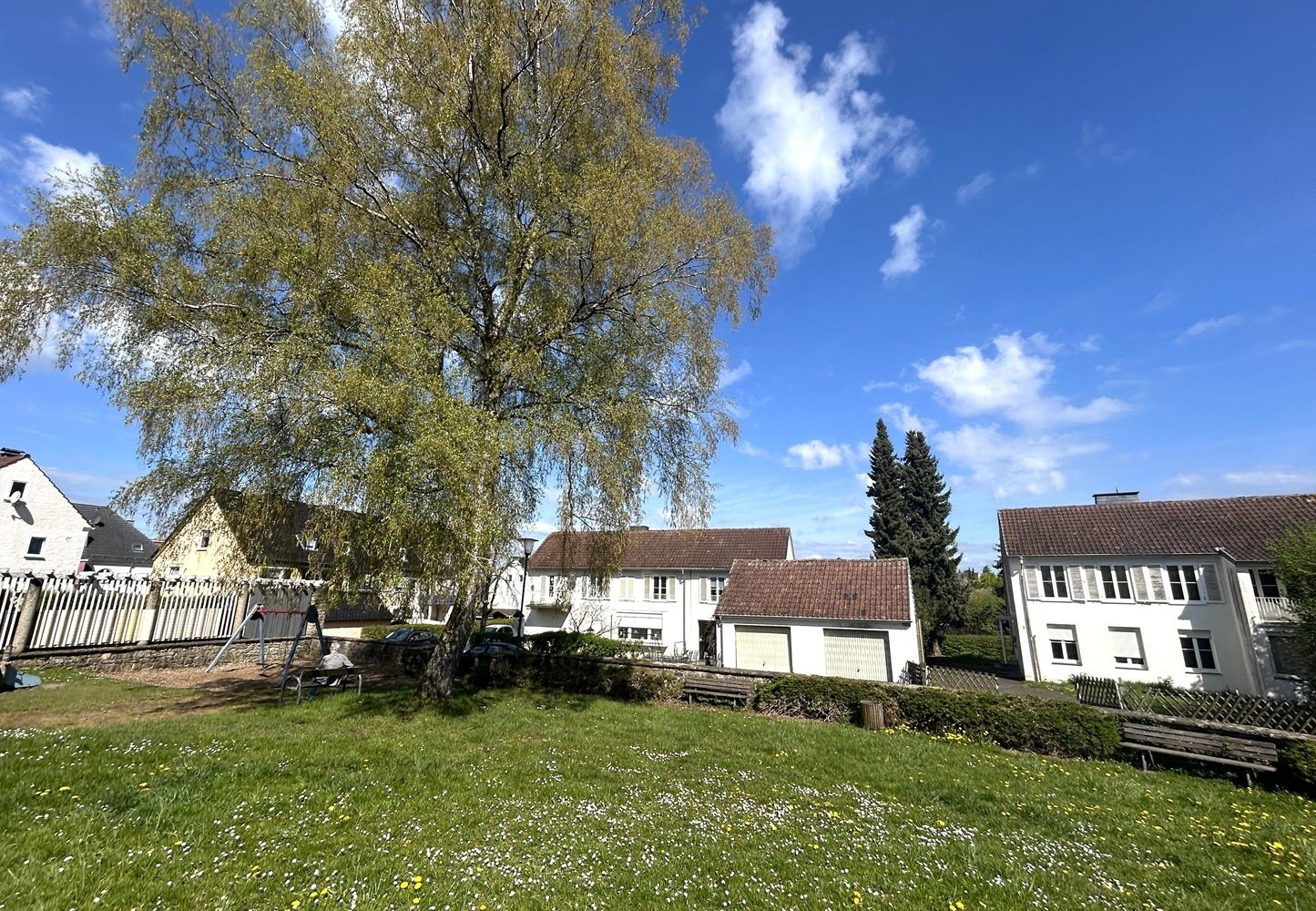 Zweifamilien-Wohnhaus in der Clara-Simon-Gartensiedlung / zentrale und ruhige Lage