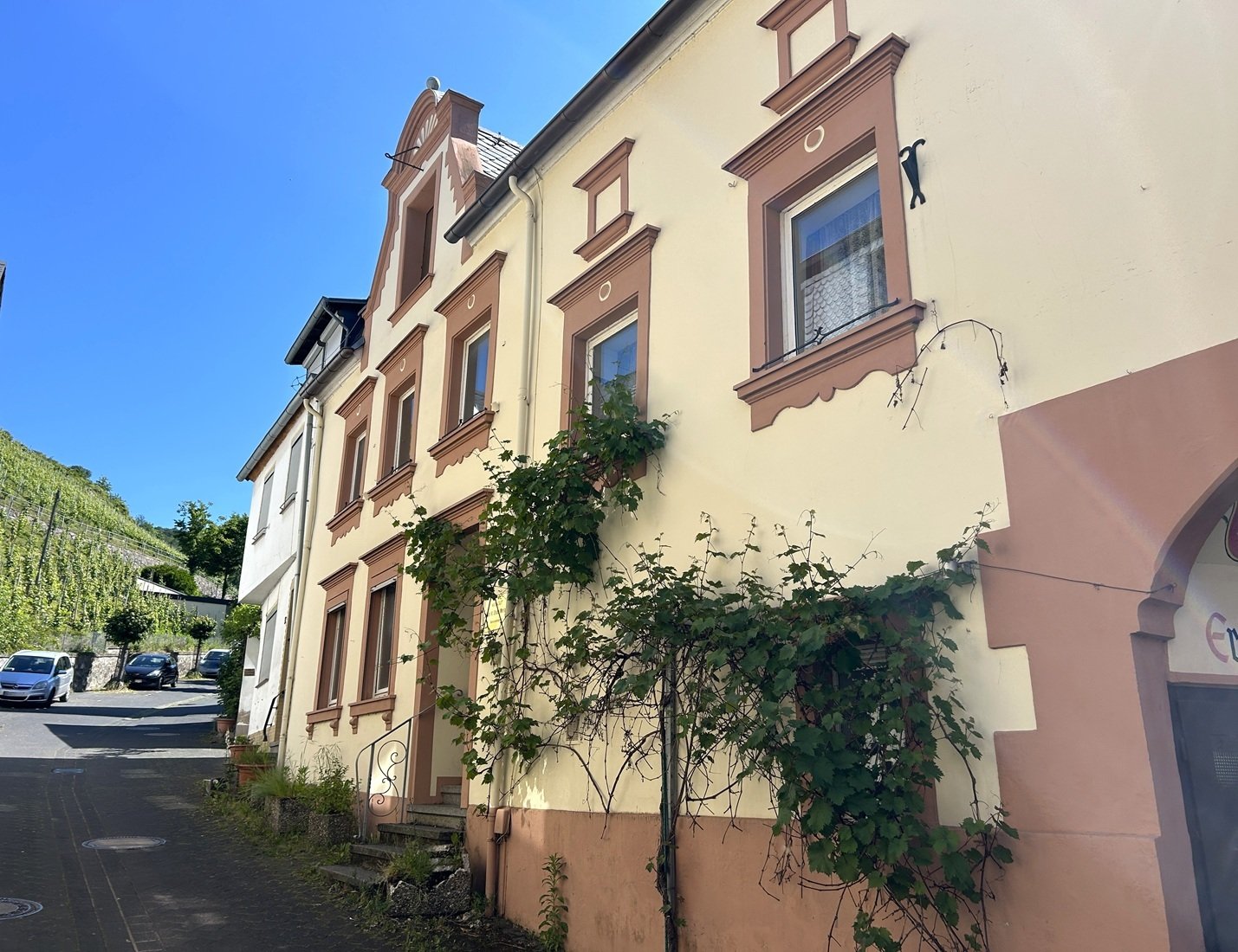 Zeltingen-Rachtig: Zwei Wohnhäuser in Zeltigen an der Mosel (hochwasserfrei) mit 233 qm Wohnfläche Zeltingen-Rachtig: Zwei Wohnhäuser in Zeltigen an der Mosel (hochwasserfrei) mit 233 qm Wohnfläche
