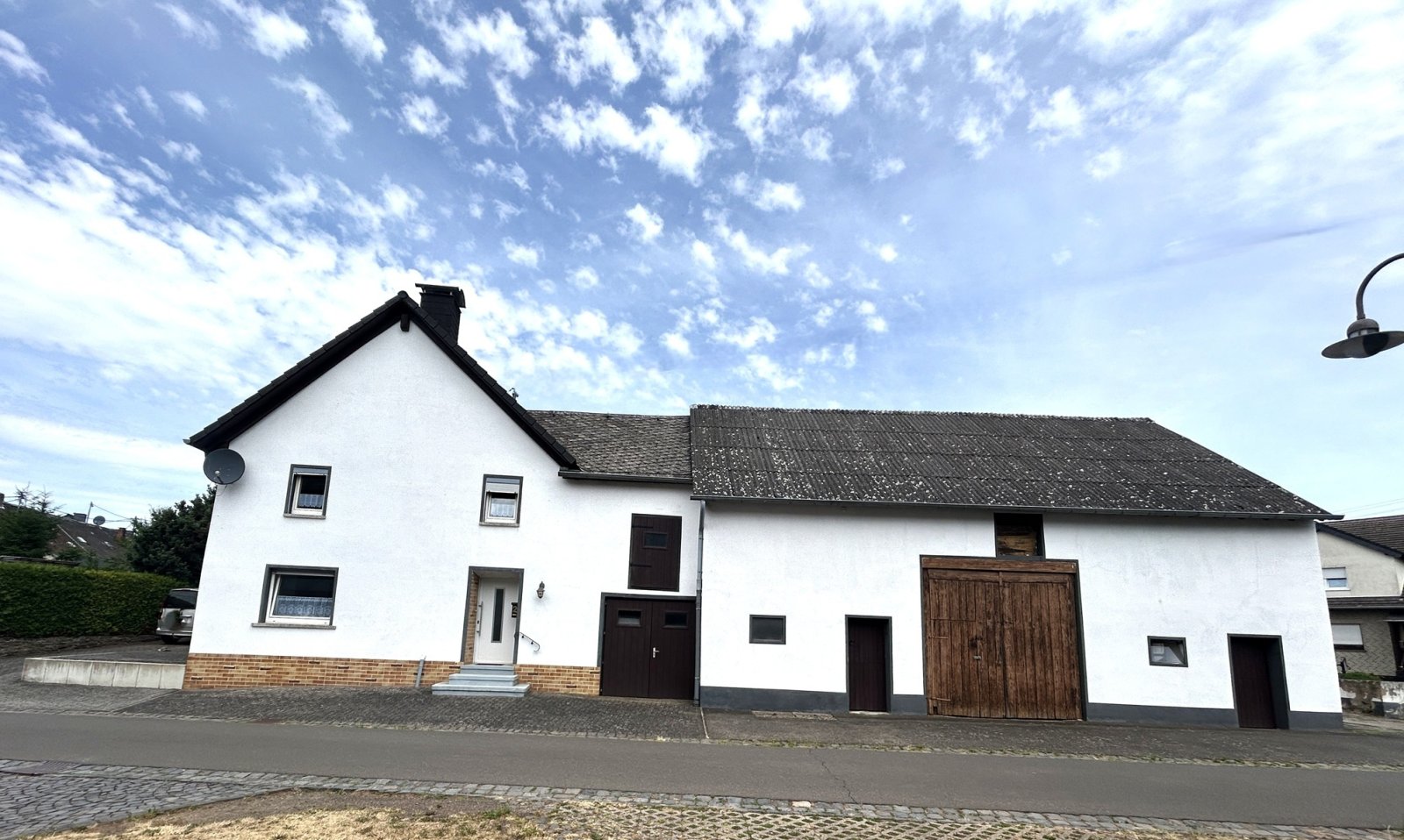 Hontheim: Bauernhaus mit vielen Möglichkeiten u. Ausbaureserven Nähe der Stadt Wittlich und dem Kurort Bad-Bertrich Hontheim: Bauernhaus mit vielen Möglichkeiten u. Ausbaureserven Nähe der Stadt Wittlich und dem Kurort Bad-Bertrich