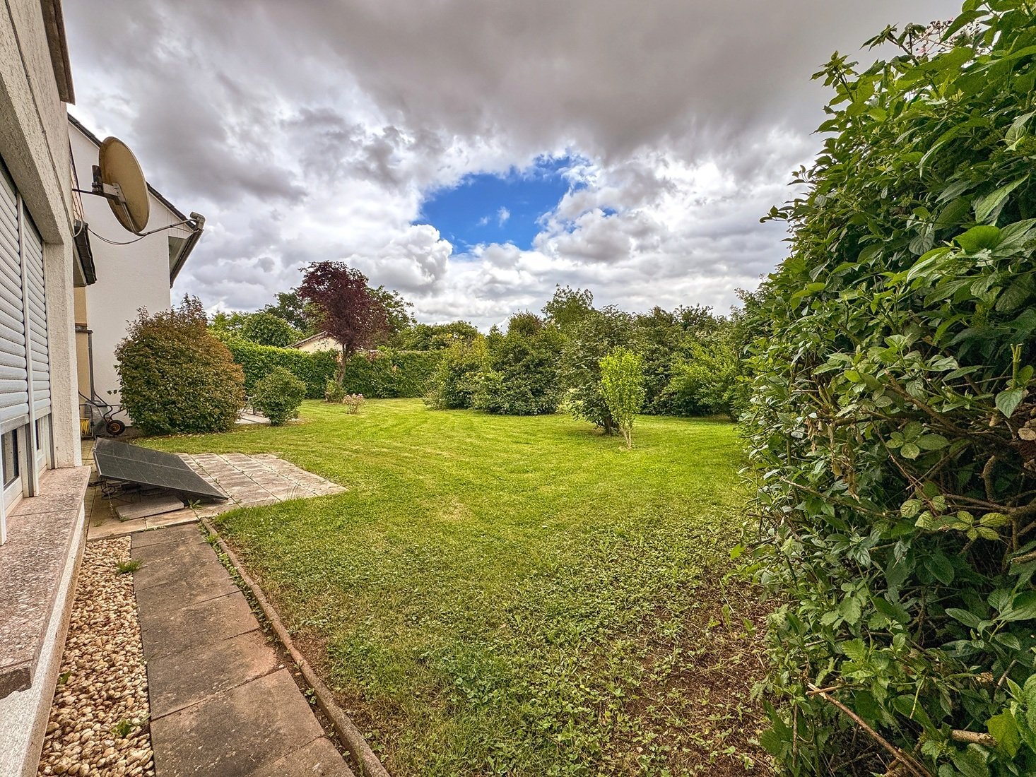 Rediteobjekt auch als Familien-Wohnhaus oder Wohnen mit Büro/Praxis = ein Haus mit zwei Einheiten