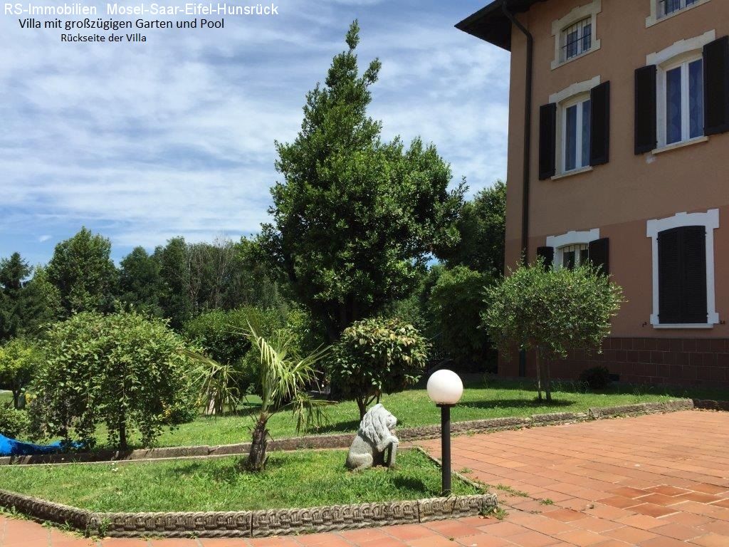 Villa in Italien Nähe Lago Maggiore, Varese und Mailand,  ruhiger, großer Garten und viel Grün