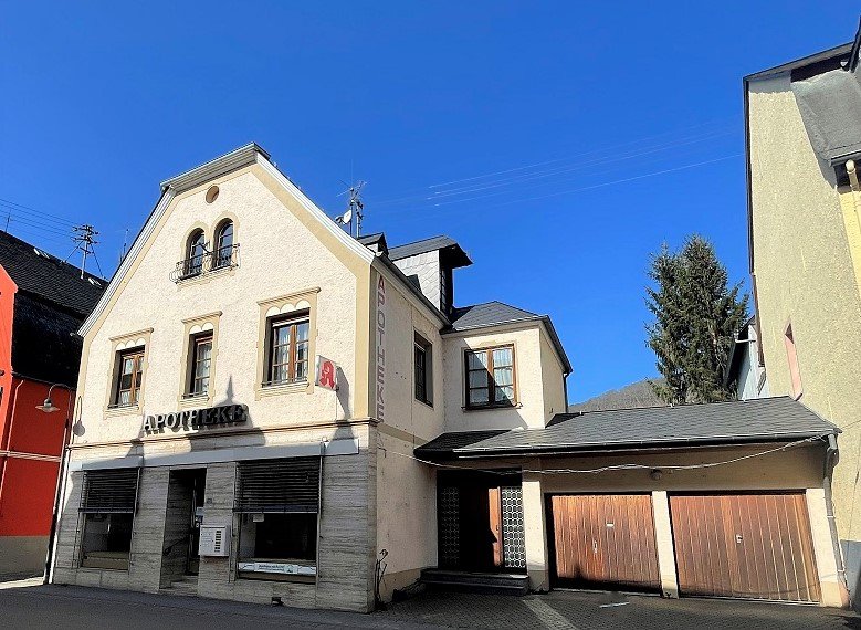 Wohnhaus mit 223 qm Wohnfl. / sehr schönem Garten und  mit 149 qm Laden (Kröv-Mosel)