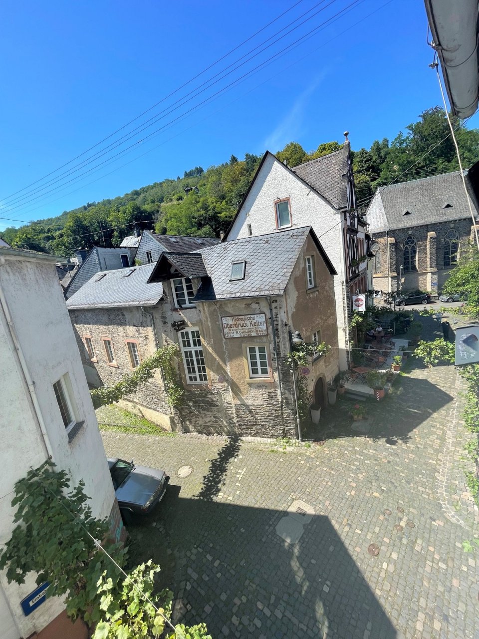 Blick aus dem 2. OG in die Gasse 