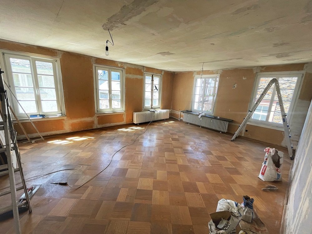 Wohnzimmer 2.OG hell und groß (28,8 qm), Holzboden