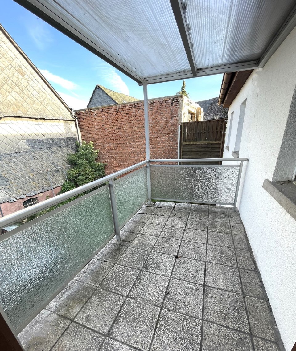 Balkon zum Blick in den Innenhofraum/Hof-Garten