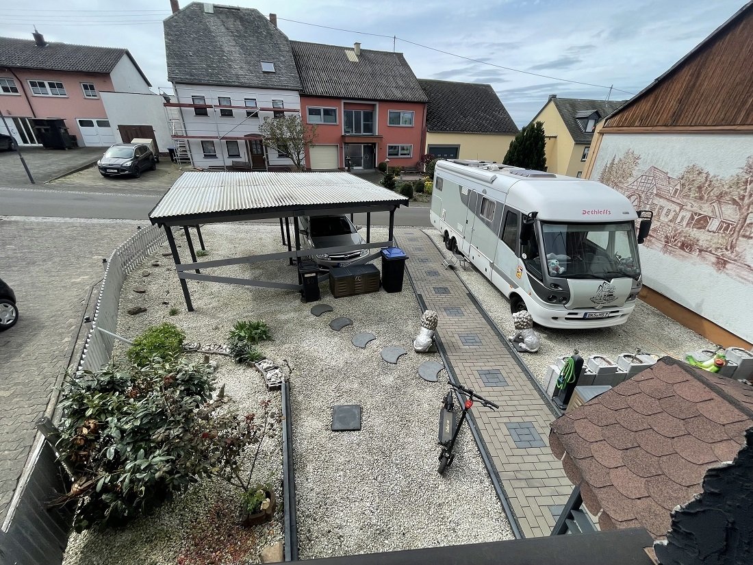 großes Doppelcarport + Wohnmobilstellplatz 