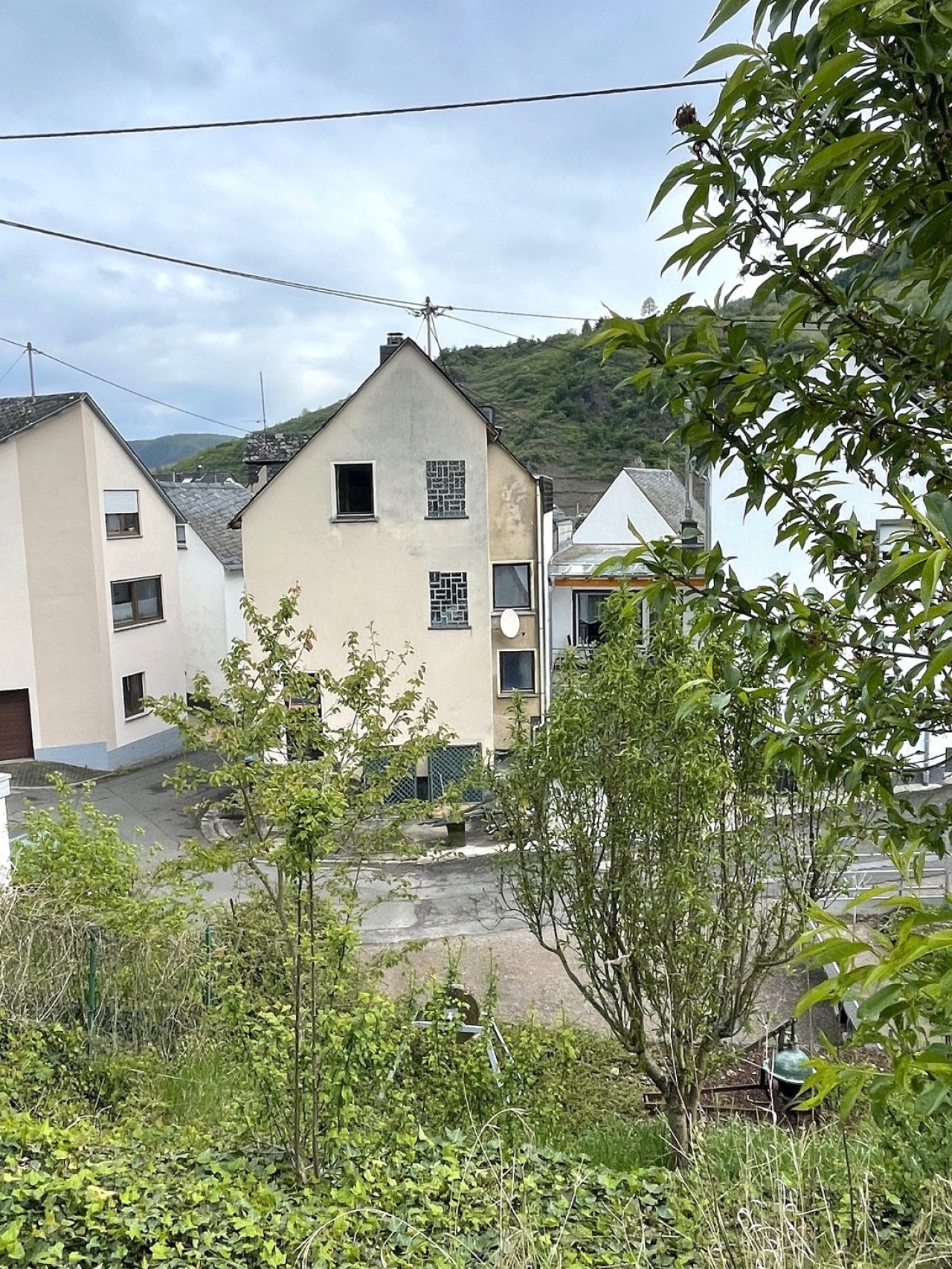 83 qm Wohnfläche, Keller 16 qm und Parkplatz