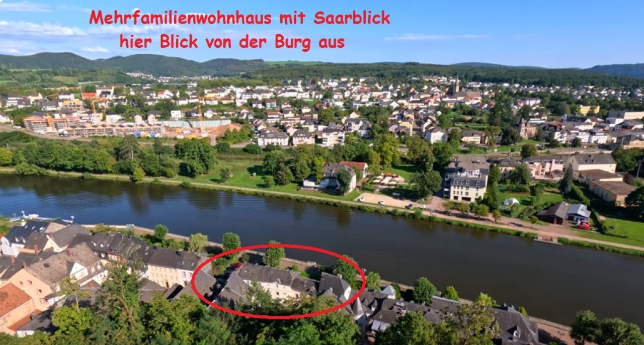 Blick von der Burg mit Haus im Vordergrund Blick von der Burg mit Haus im Vordergrund