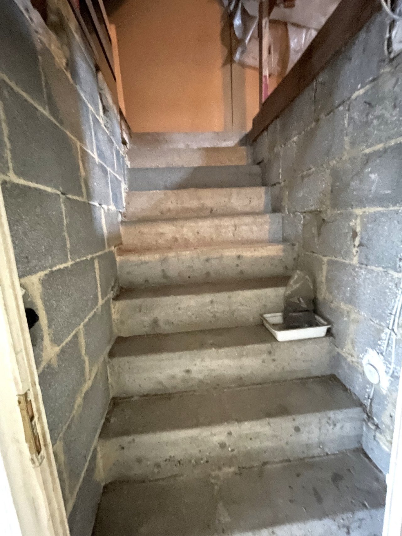 Betontreppe vom OG zum DG Betontreppe vom OG zum DG