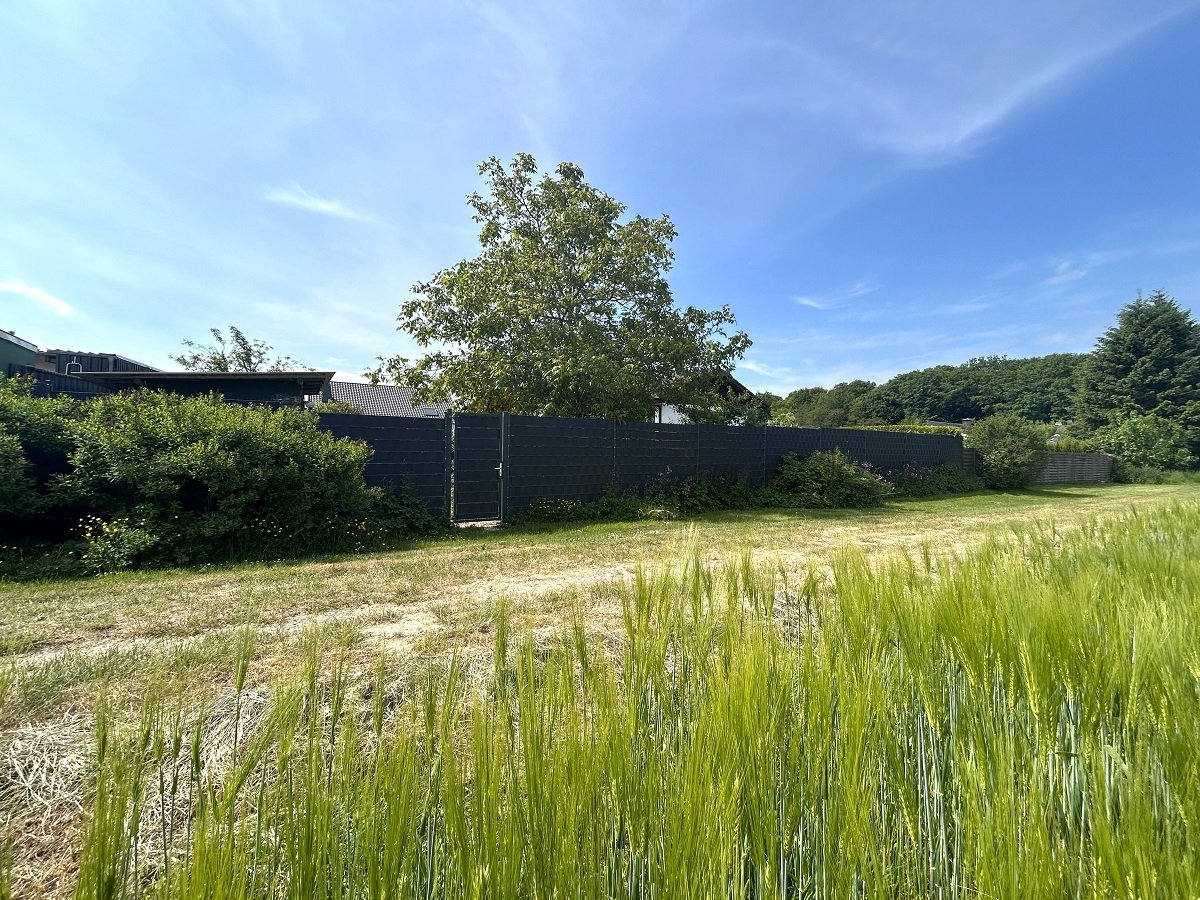 Grundstück von hinten / über Feldweg erreichbar Grundstück von hinten / über Feldweg erreichbar